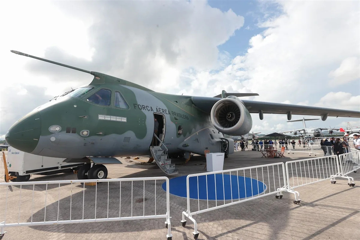 巴西KC-390運輸機亮相蘭卡威，拓展東南亞市場