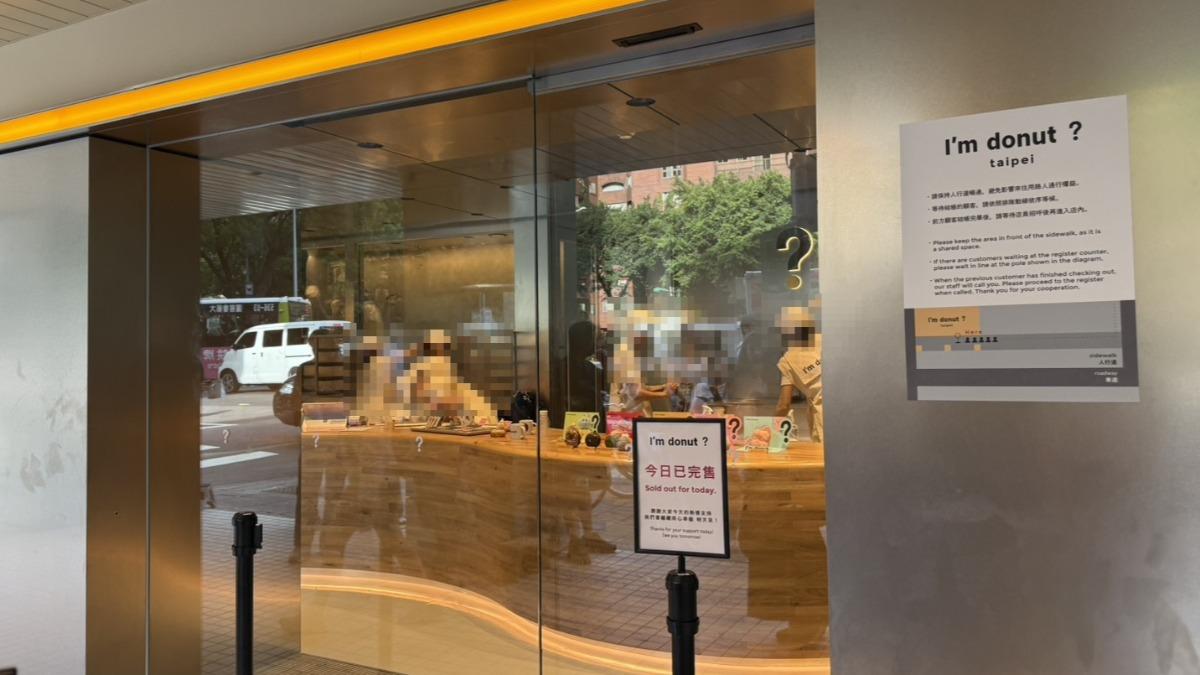 Long Queues for Japanese Fresh Donuts in Taipei Lead to Complaints and Store's Apology
